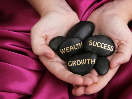 家族财富传承在华人社会的發展: 一片有待發掘的广袤蔚蓝海洋 by 甘逸骅